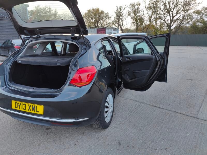 2013 VAUXHALL ASTRA 1.4i 16V Exclusive 5dr Petrol Manual ULEZ Compliance