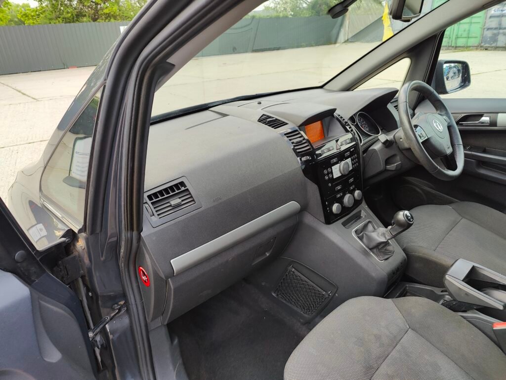 2013 Vauxhall Zafira 1.6 16V Design Euro 5 5dr (SNav)