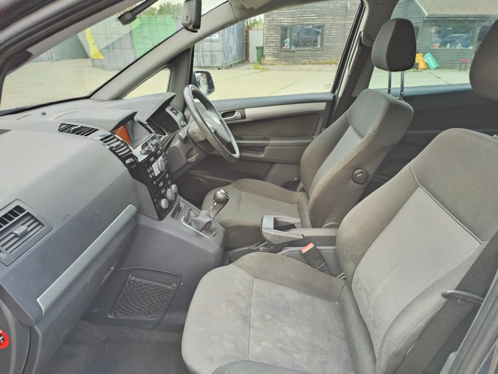 2013 Vauxhall Zafira 1.6 16V Design Euro 5 5dr (SNav)