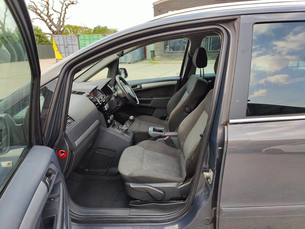 2013 Vauxhall Zafira 1.6 16V Design Euro 5 5dr (SNav)