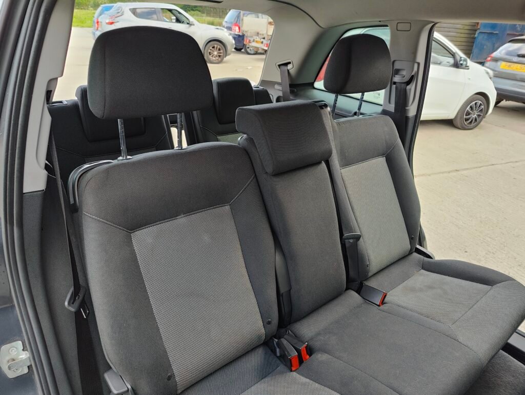 2013 Vauxhall Zafira 1.6 16V Design Euro 5 5dr (SNav)