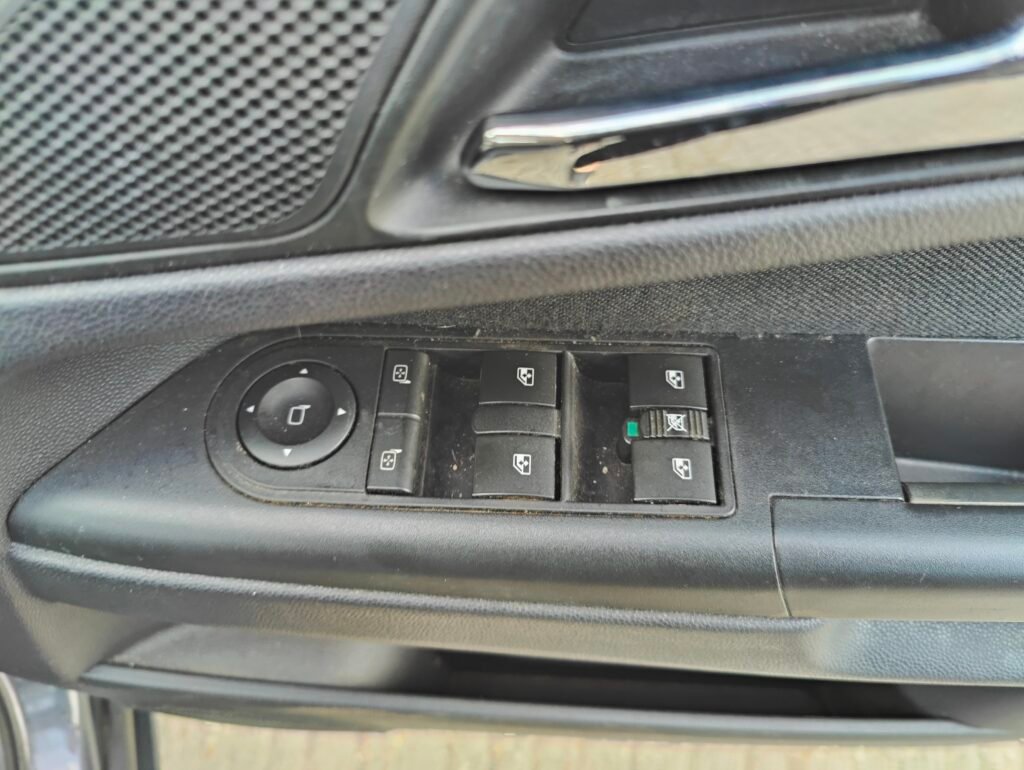 2013 Vauxhall Zafira 1.6 16V Design Euro 5 5dr (SNav)