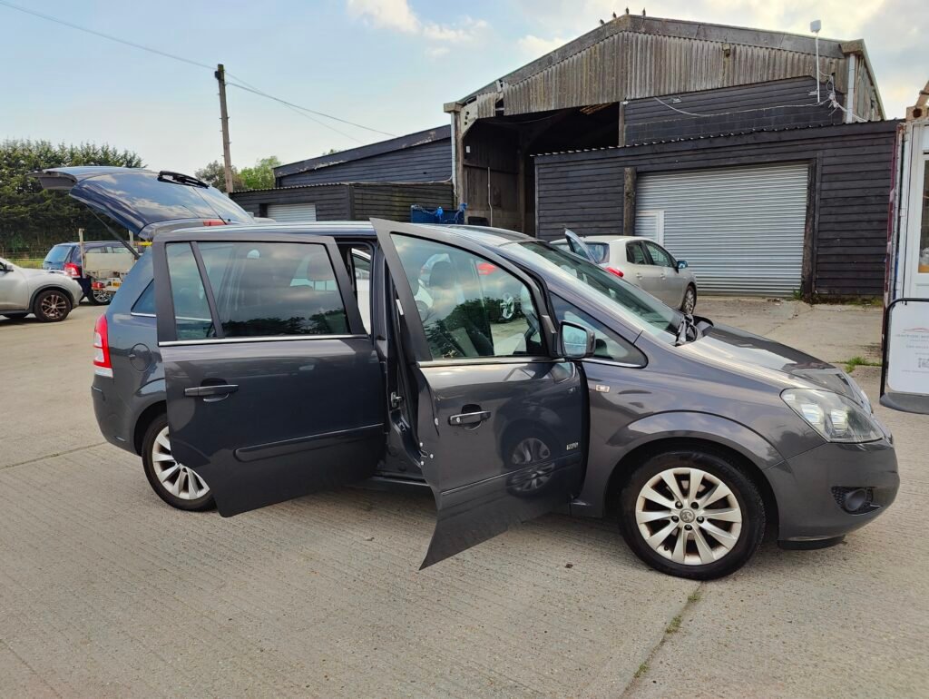 2013 Vauxhall Zafira 1.6 16V Design Euro 5 5dr (SNav)