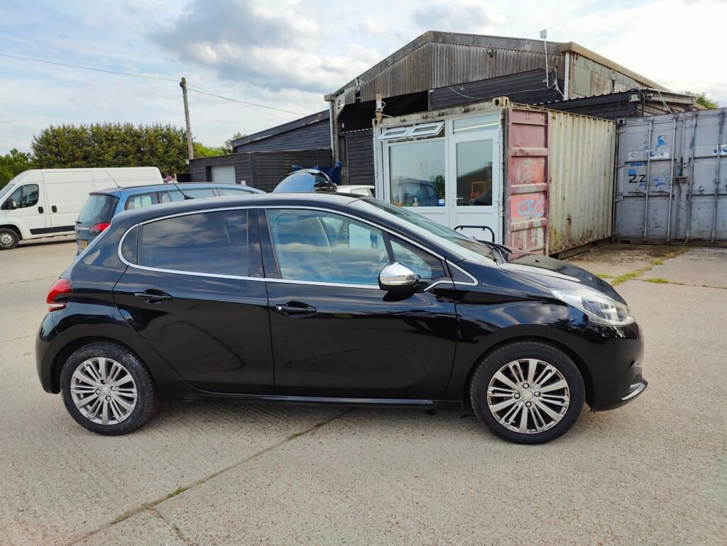 2016 Peugeot 208 1.2 PureTech Allure Euro 6 5dr