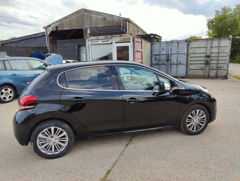2016 Peugeot 208 1.2 PureTech Allure Euro 6 5dr