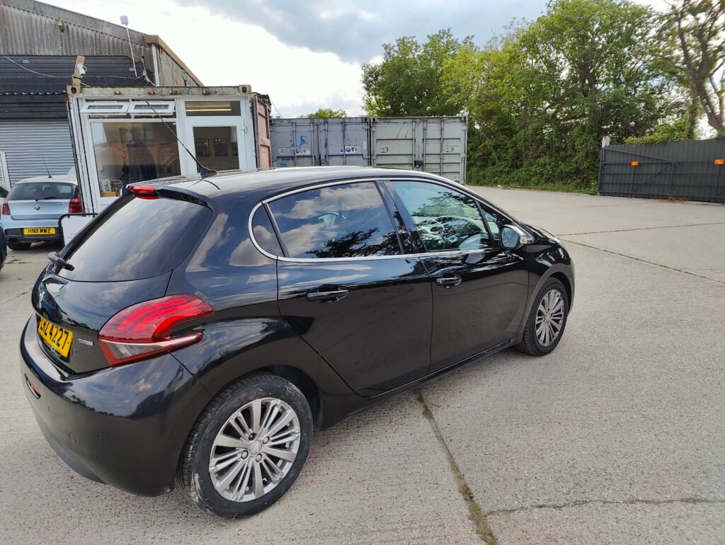 2016 Peugeot 208 1.2 PureTech Allure Euro 6 5dr