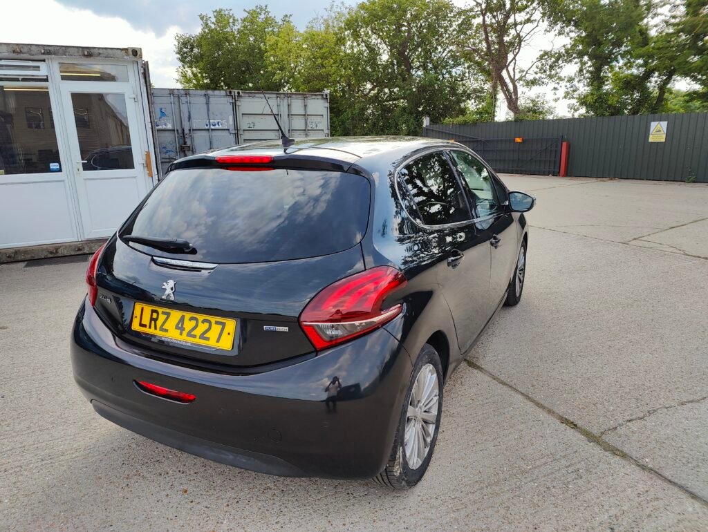 2016 Peugeot 208 1.2 PureTech Allure Euro 6 5dr