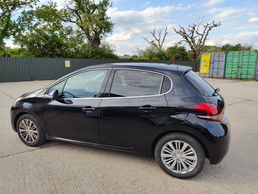 2016 Peugeot 208 1.2 PureTech Allure Euro 6 5dr