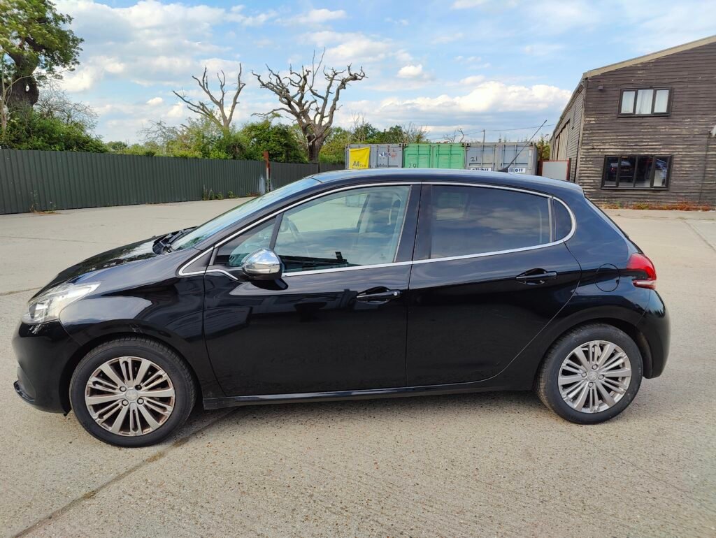 2016 Peugeot 208 1.2 PureTech Allure Euro 6 5dr