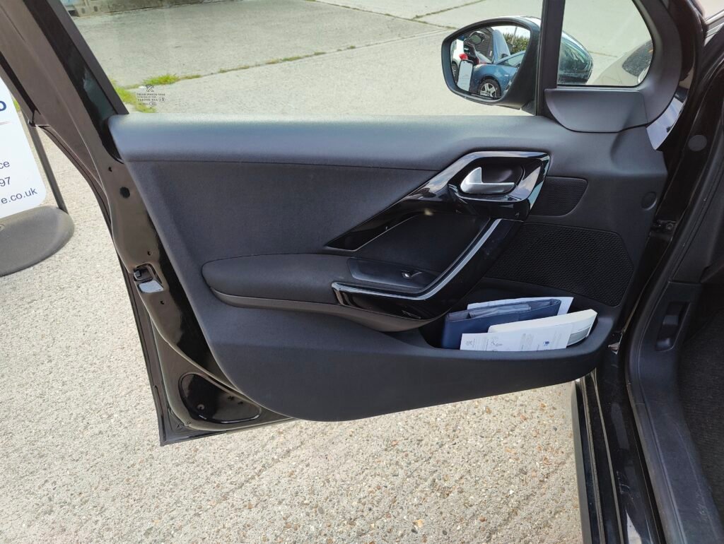 2016 Peugeot 208 1.2 PureTech Allure Euro 6 5dr