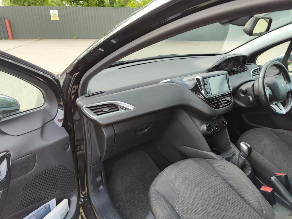 2016 Peugeot 208 1.2 PureTech Allure Euro 6 5dr