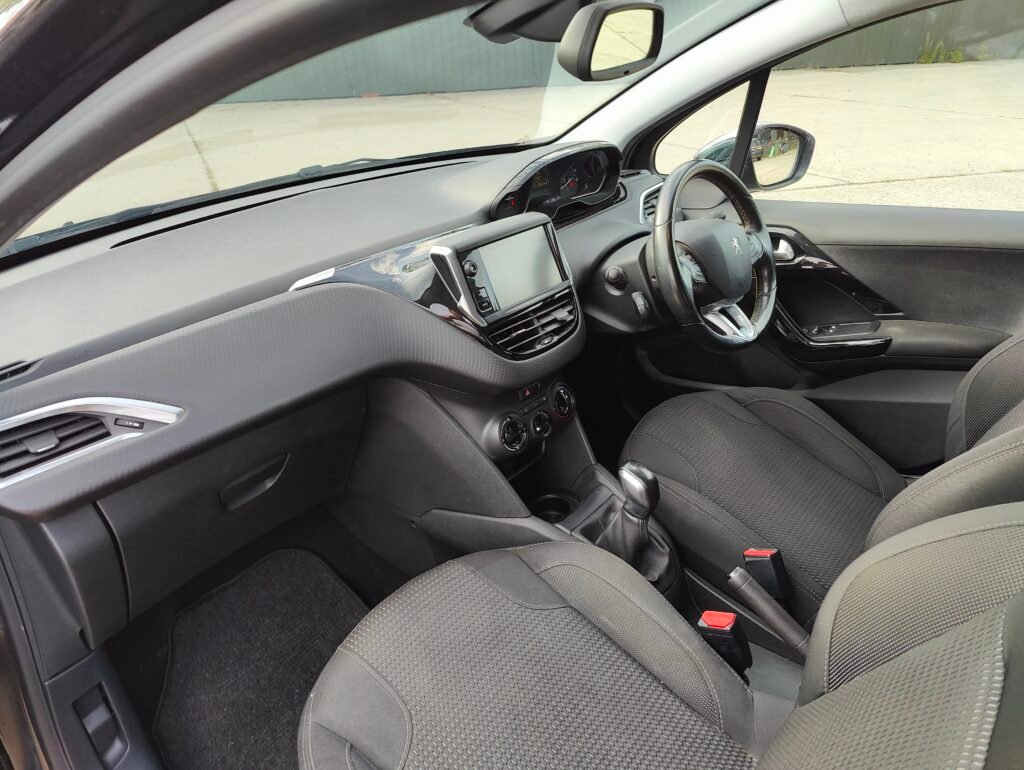 2016 Peugeot 208 1.2 PureTech Allure Euro 6 5dr