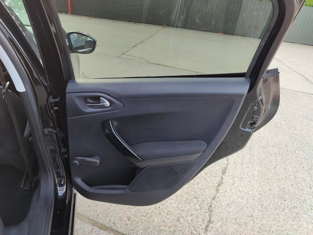 2016 Peugeot 208 1.2 PureTech Allure Euro 6 5dr