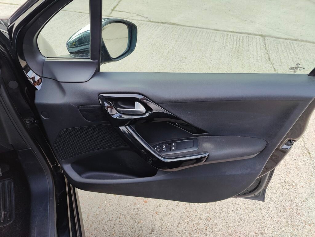 2016 Peugeot 208 1.2 PureTech Allure Euro 6 5dr