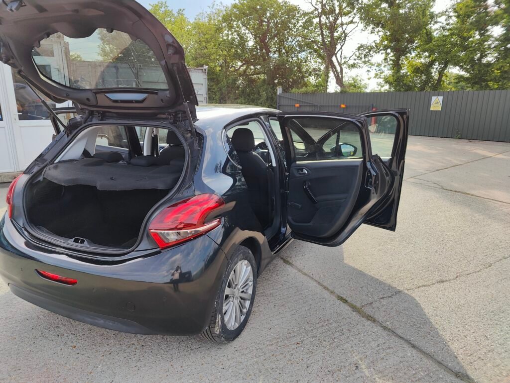 2016 Peugeot 208 1.2 PureTech Allure Euro 6 5dr