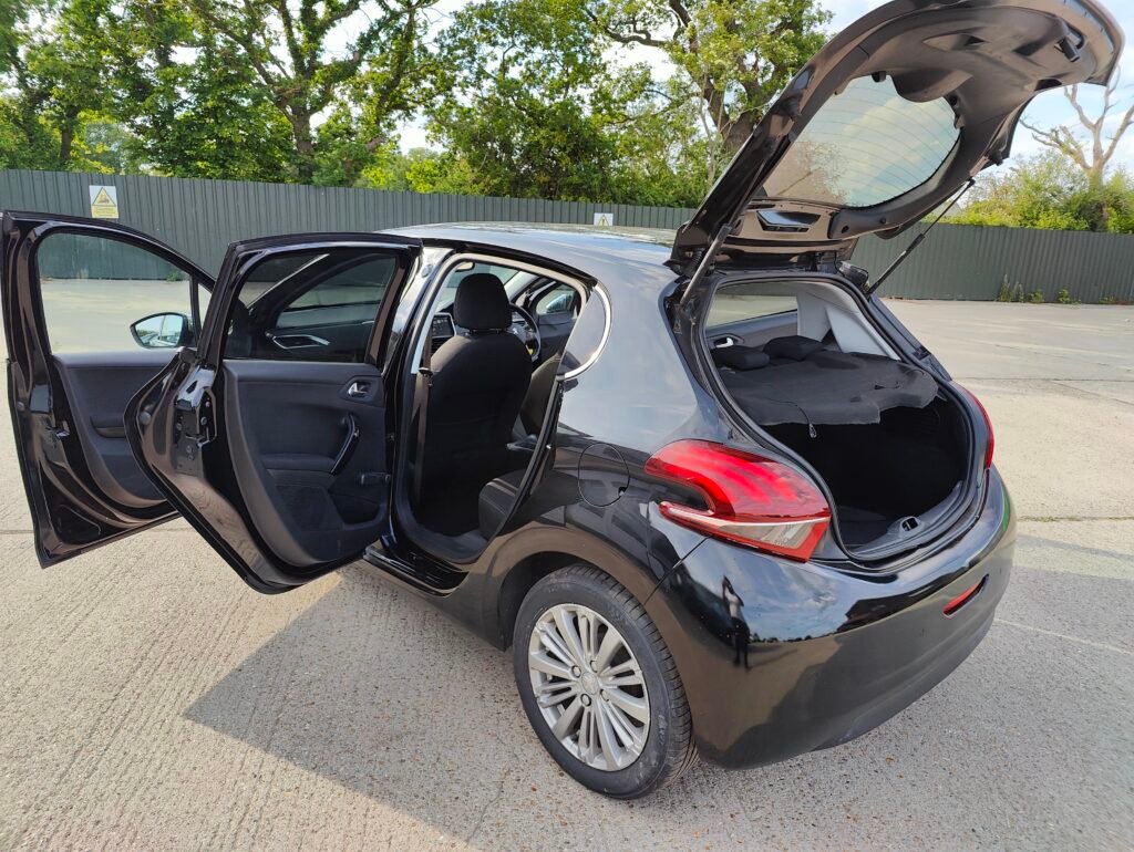 2016 Peugeot 208 1.2 PureTech Allure Euro 6 5dr