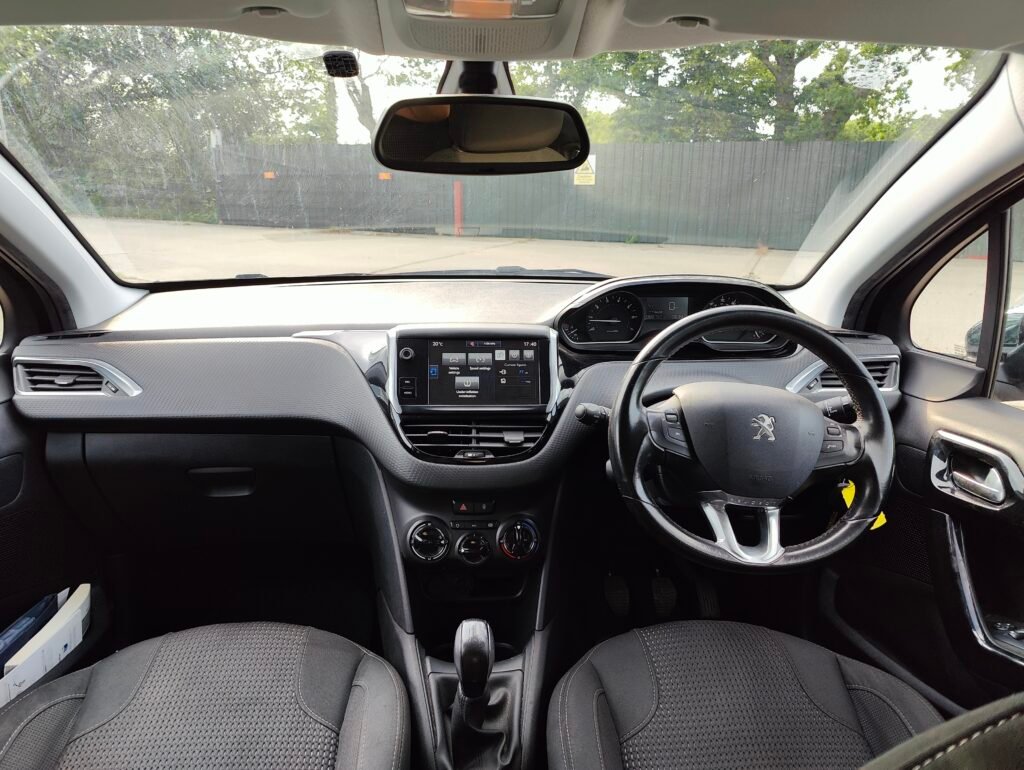 2016 Peugeot 208 1.2 PureTech Allure Euro 6 5dr