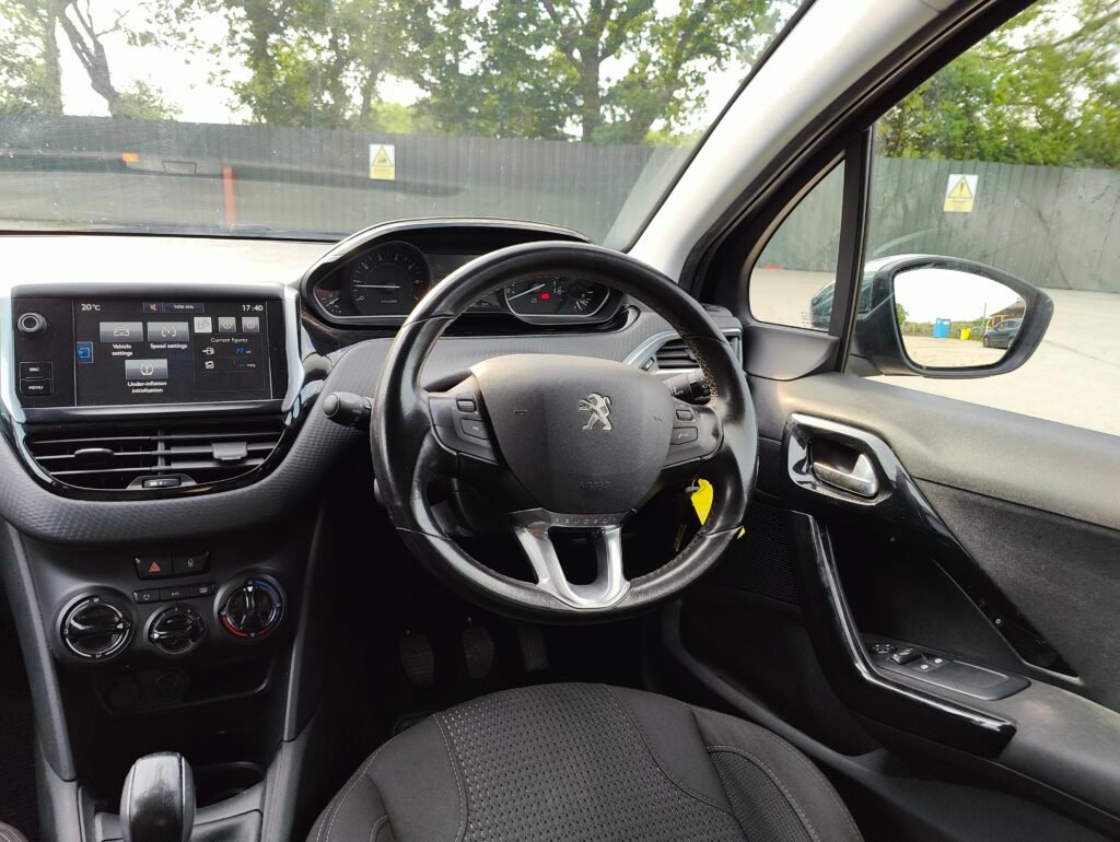 2016 Peugeot 208 1.2 PureTech Allure Euro 6 5dr