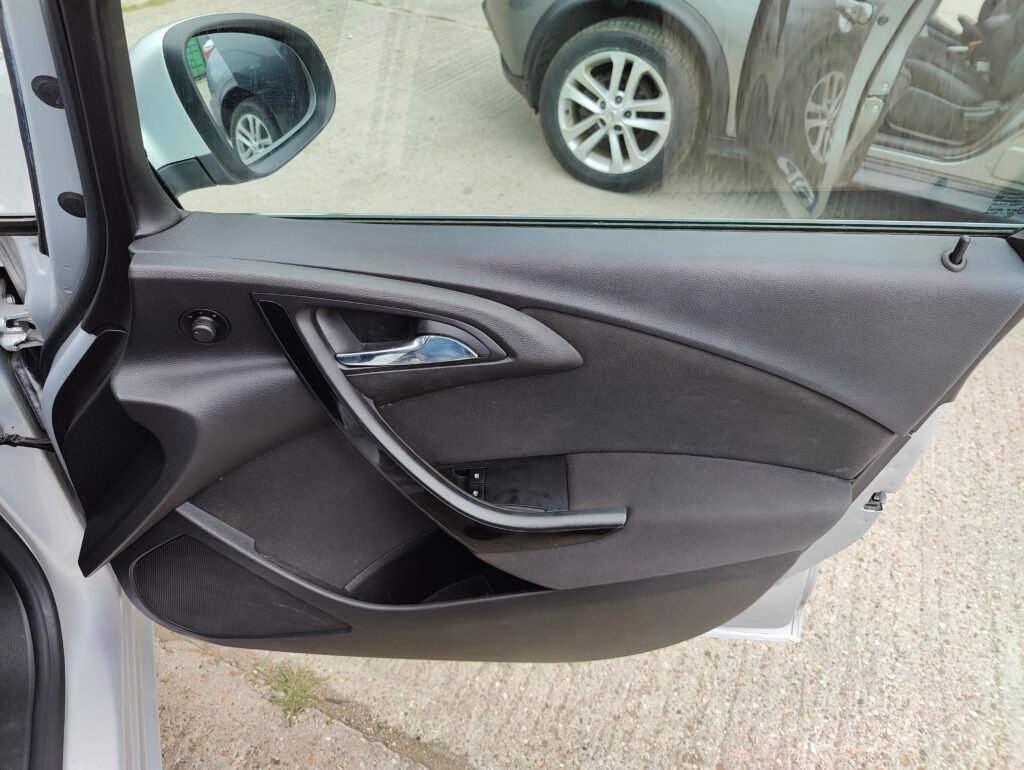 2015 Vauxhall Astra 1.4i Turbo SRi Euro 6 5dr