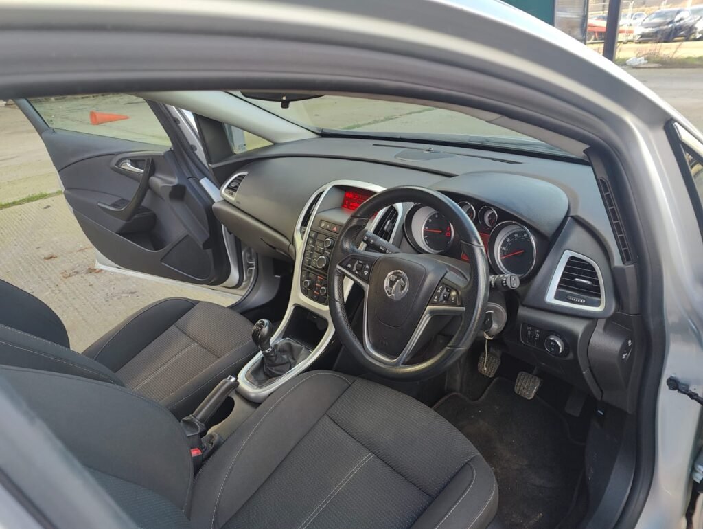 2015 Vauxhall Astra 1.4i Turbo SRi Euro 6 5dr