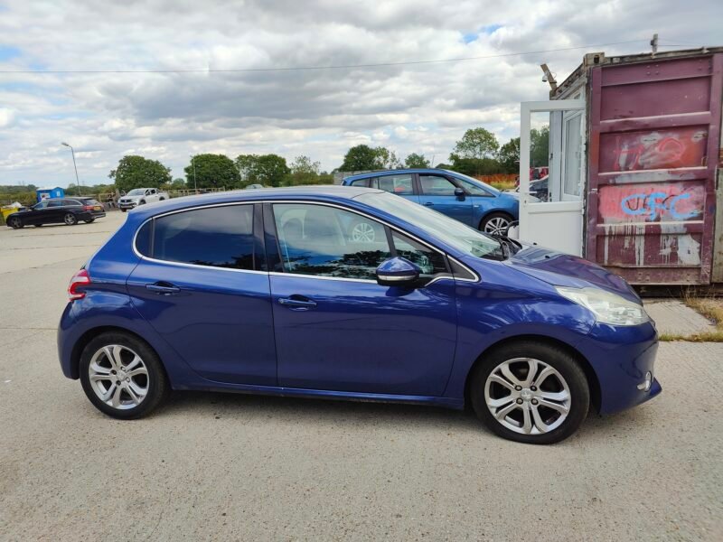 2015 PEUGEOT 208 1.2 VTI ALLURE✅
