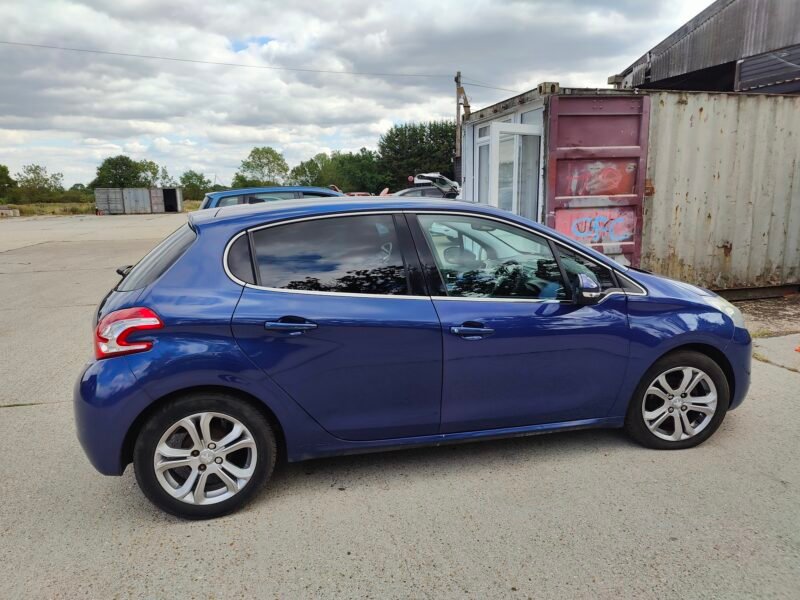 2015 PEUGEOT 208 1.2 VTI ALLURE✅
