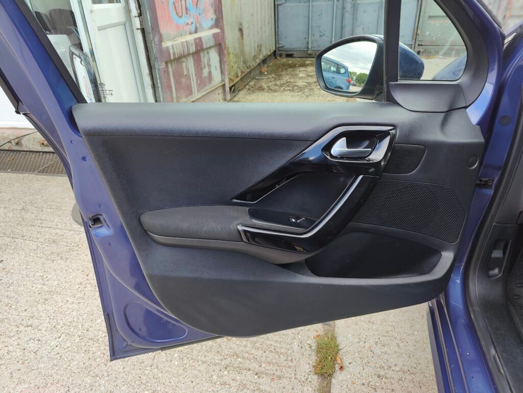 2015 PEUGEOT 208 1.2 VTI ALLURE