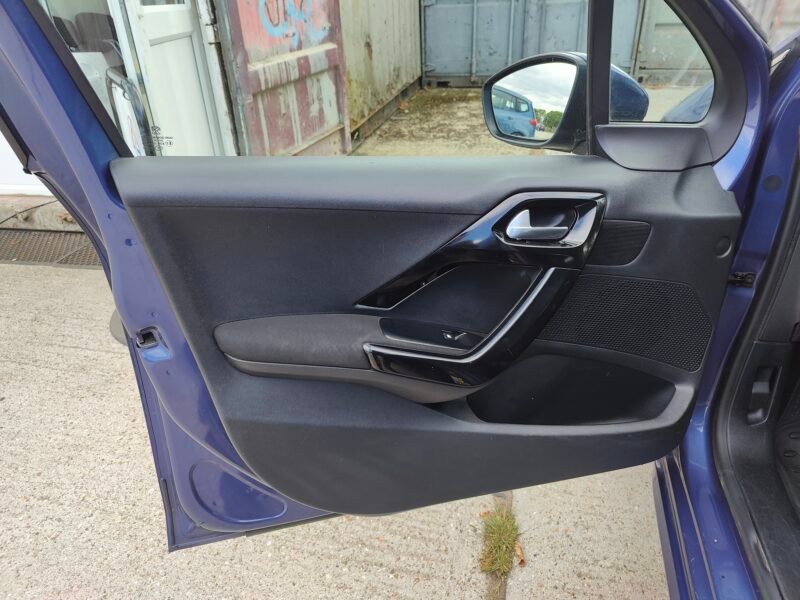 2015 PEUGEOT 208 1.2 VTI ALLURE✅