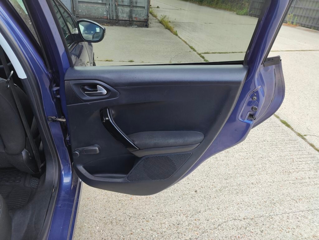 2015 PEUGEOT 208 1.2 VTI ALLURE