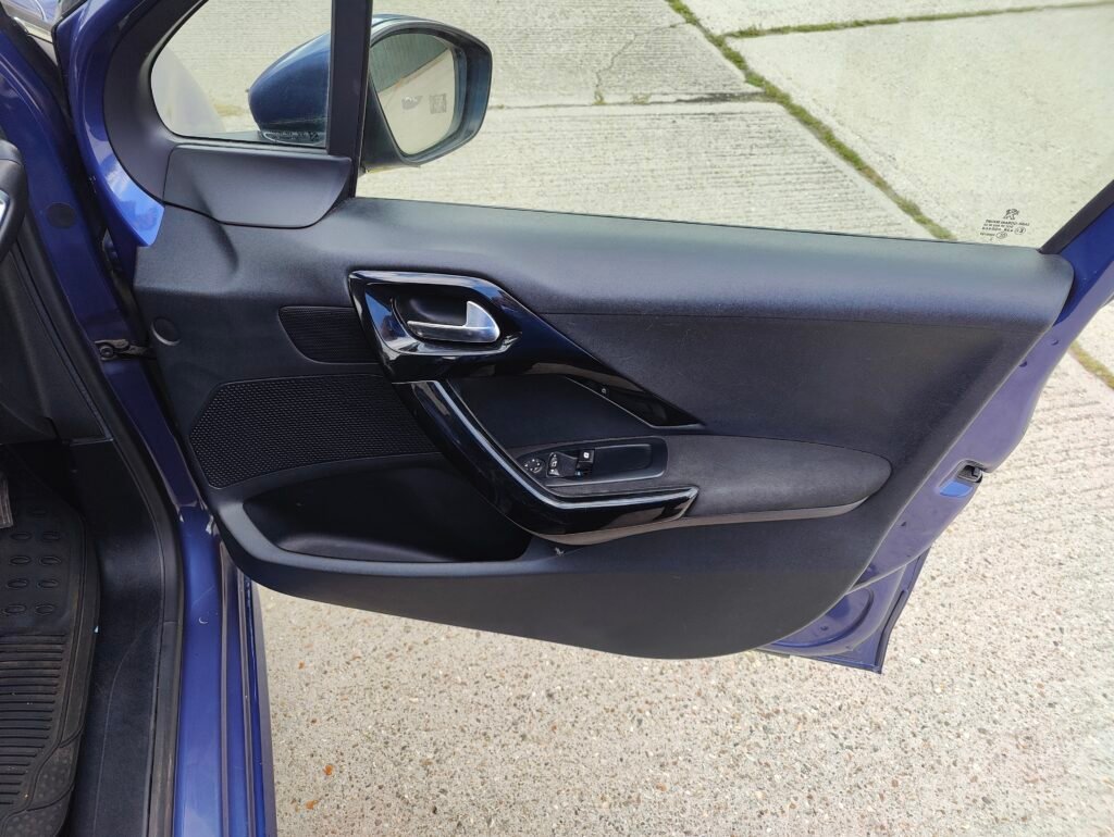 2015 PEUGEOT 208 1.2 VTI ALLURE