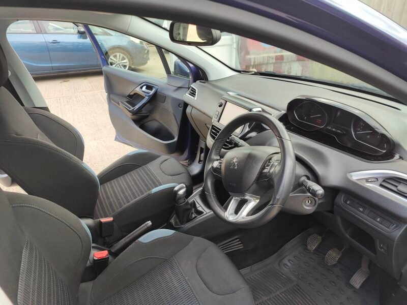 2015 PEUGEOT 208 1.2 VTI ALLURE✅