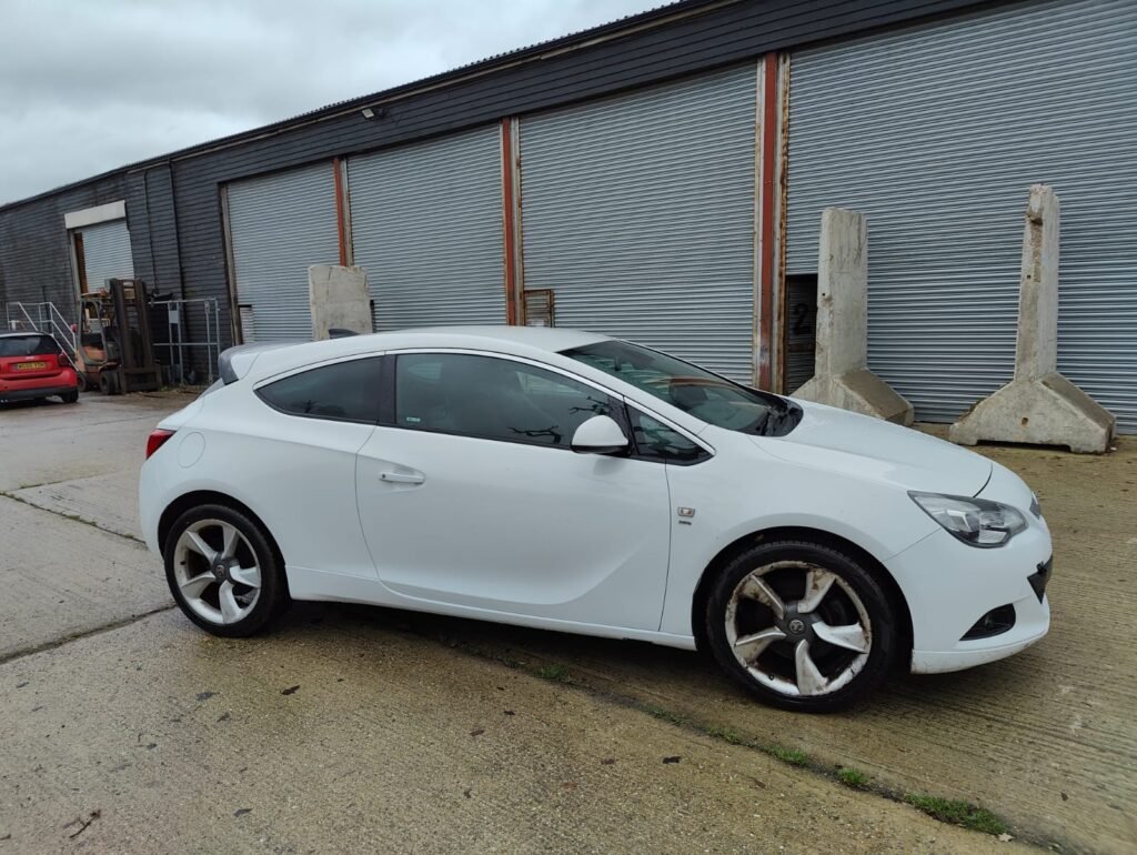 2016 VAUXHALL GTC 1.4T 16V 140 SRi 3dr