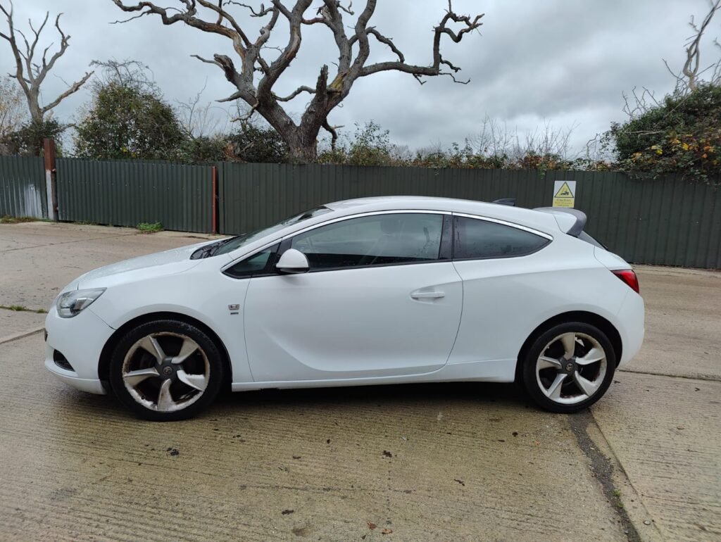 2016 VAUXHALL GTC 1.4T 16V 140 SRi 3dr