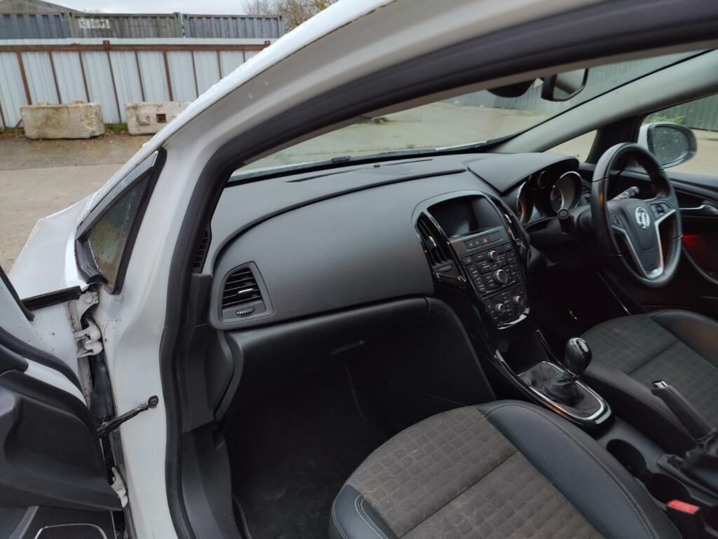 2016 VAUXHALL GTC 1.4T 16V 140 SRi 3dr