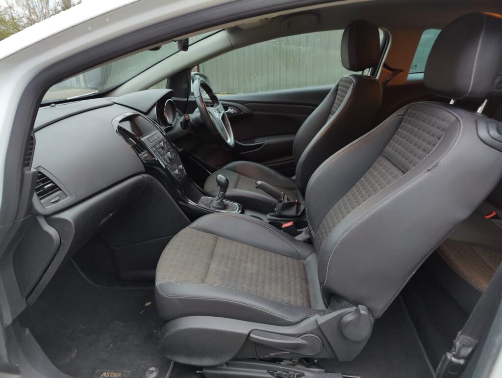 2016 VAUXHALL GTC 1.4T 16V 140 SRi 3dr