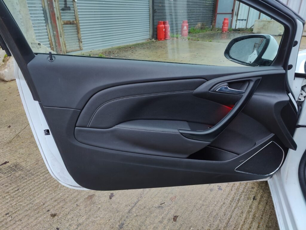 2016 VAUXHALL GTC 1.4T 16V 140 SRi 3dr