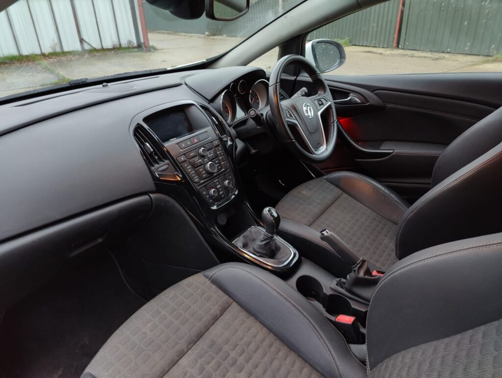 2016 VAUXHALL GTC 1.4T 16V 140 SRi 3dr