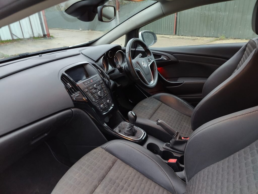 2016 VAUXHALL GTC 1.4T 16V 140 SRi 3dr