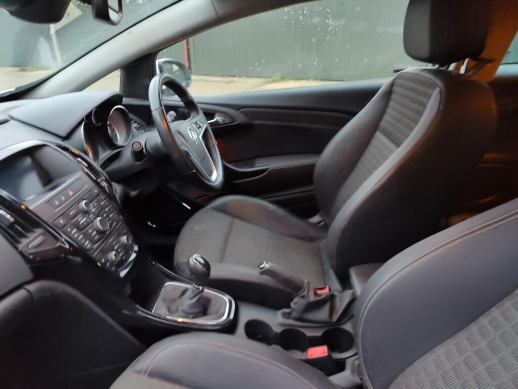 2016 VAUXHALL GTC 1.4T 16V 140 SRi 3dr