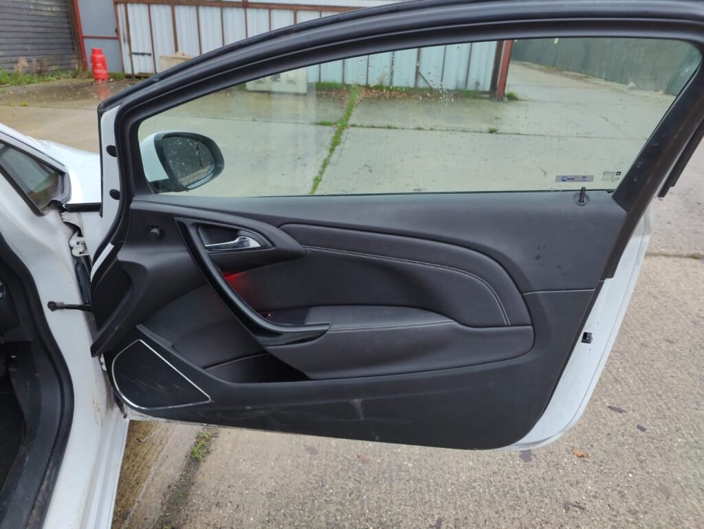 2016 VAUXHALL GTC 1.4T 16V 140 SRi 3dr