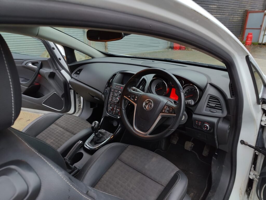 2016 VAUXHALL GTC 1.4T 16V 140 SRi 3dr