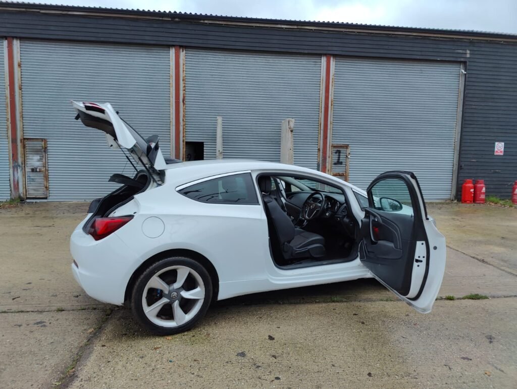 2016 VAUXHALL GTC 1.4T 16V 140 SRi 3dr