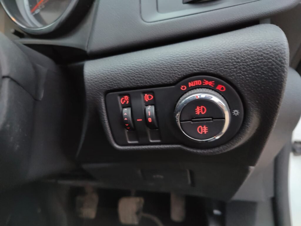 2016 VAUXHALL GTC 1.4T 16V 140 SRi 3dr