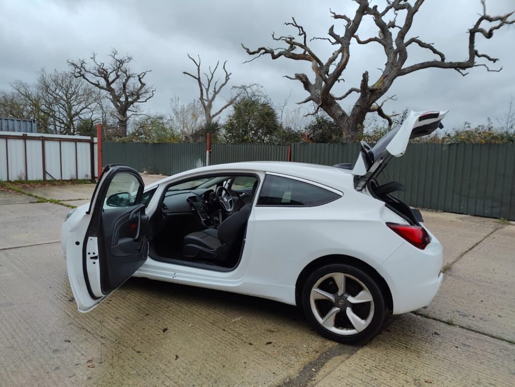 2016 VAUXHALL GTC 1.4T 16V 140 SRi 3dr