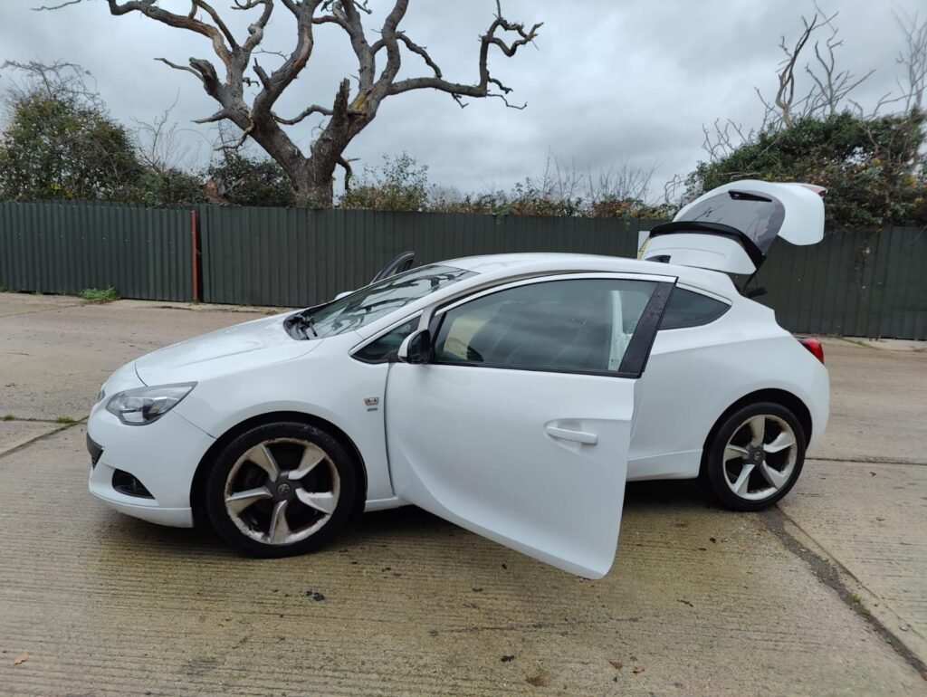 2016 VAUXHALL GTC 1.4T 16V 140 SRi 3dr