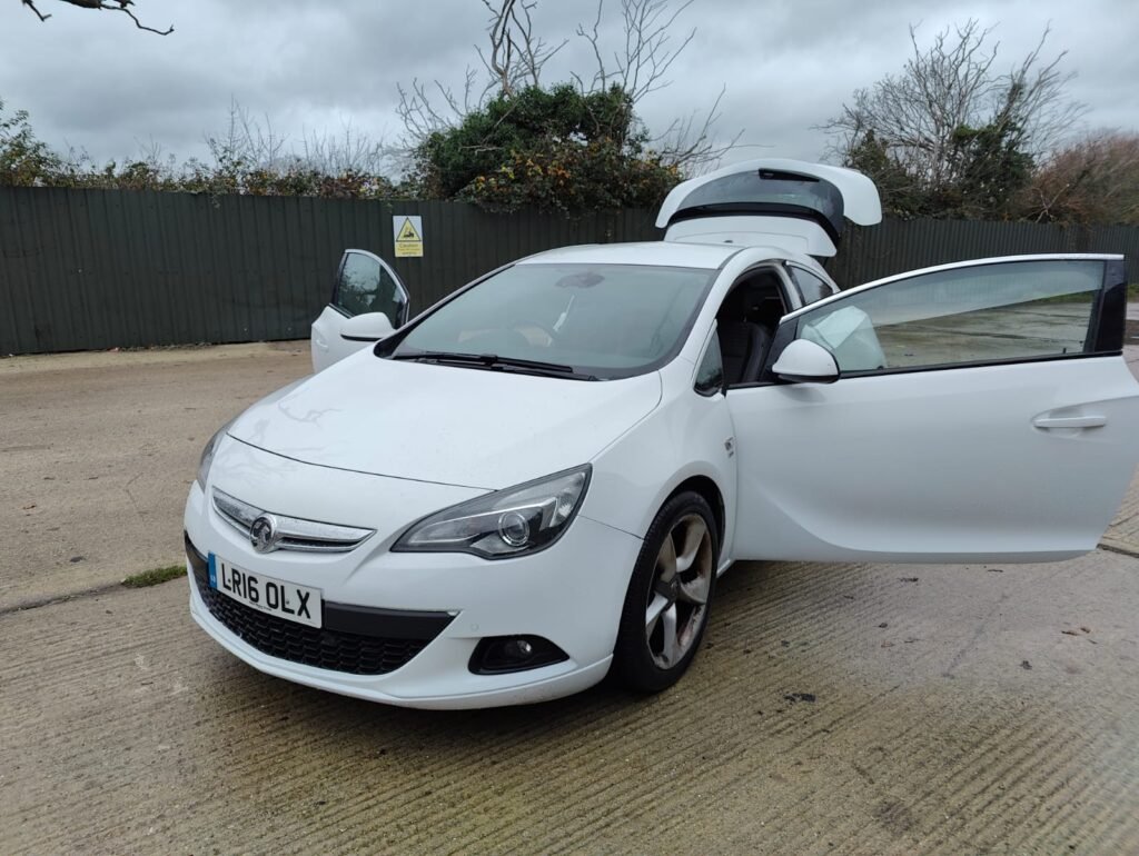2016 VAUXHALL GTC 1.4T 16V 140 SRi 3dr