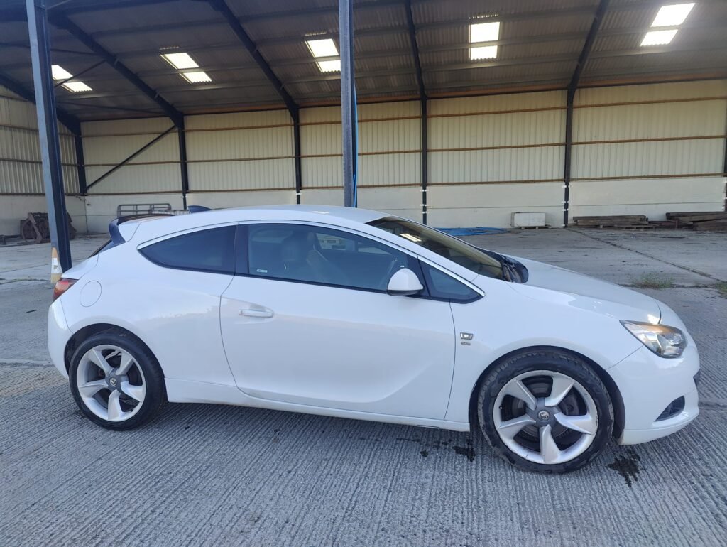 2016 VAUXHALL GTC 1.4T 16V 140 SRi 3dr
