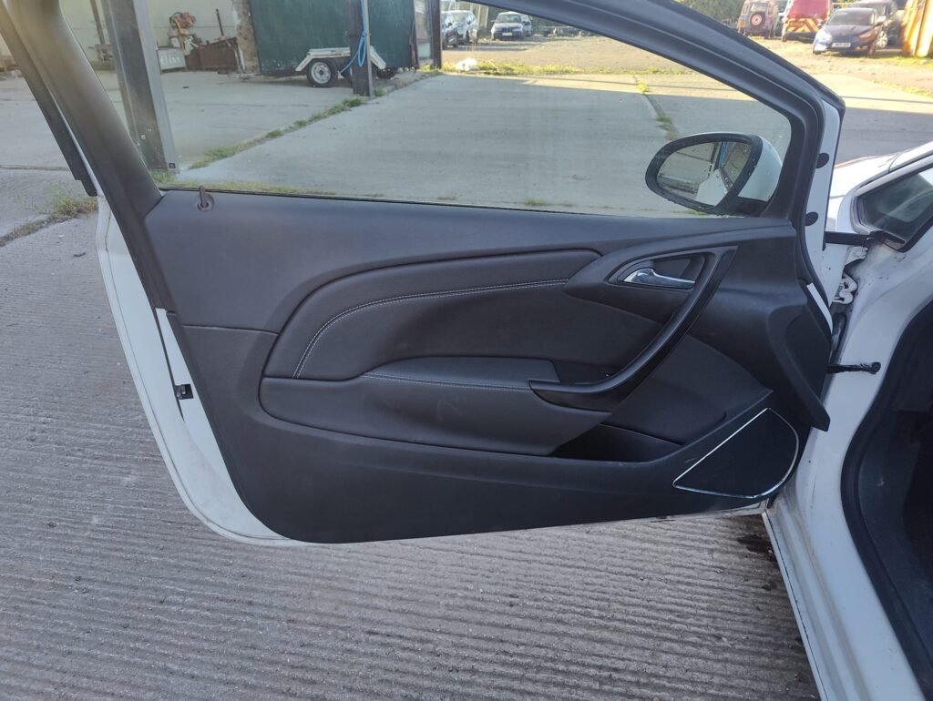 2016 VAUXHALL GTC 1.4T 16V 140 SRi 3dr