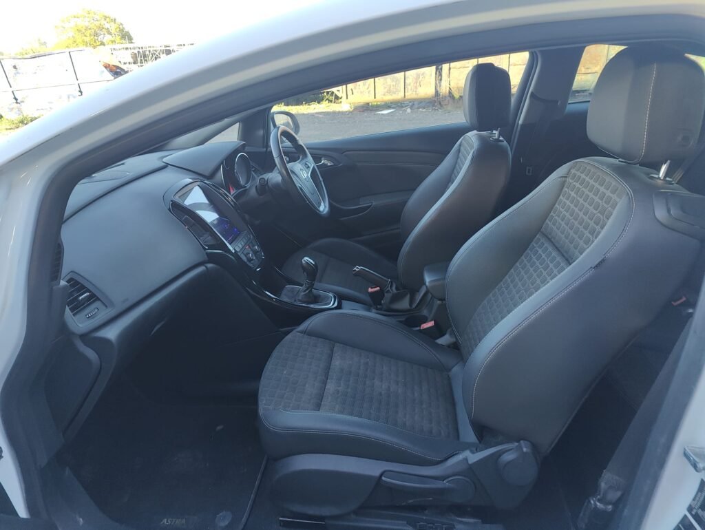 2016 VAUXHALL GTC 1.4T 16V 140 SRi 3dr