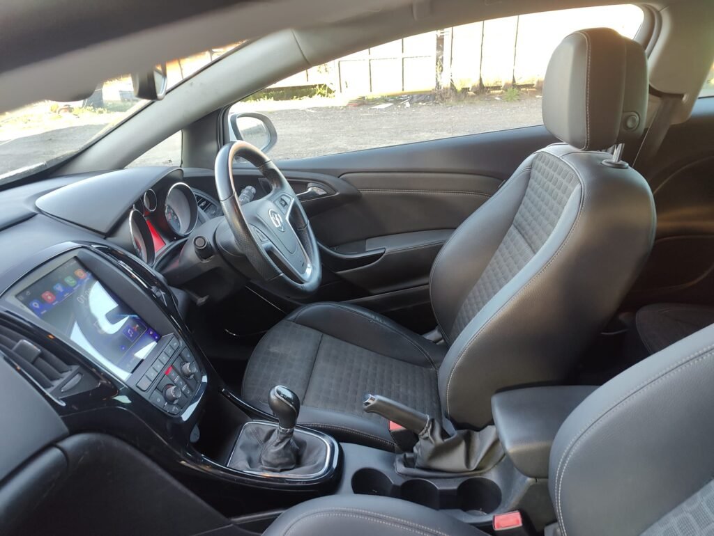 2016 VAUXHALL GTC 1.4T 16V 140 SRi 3dr